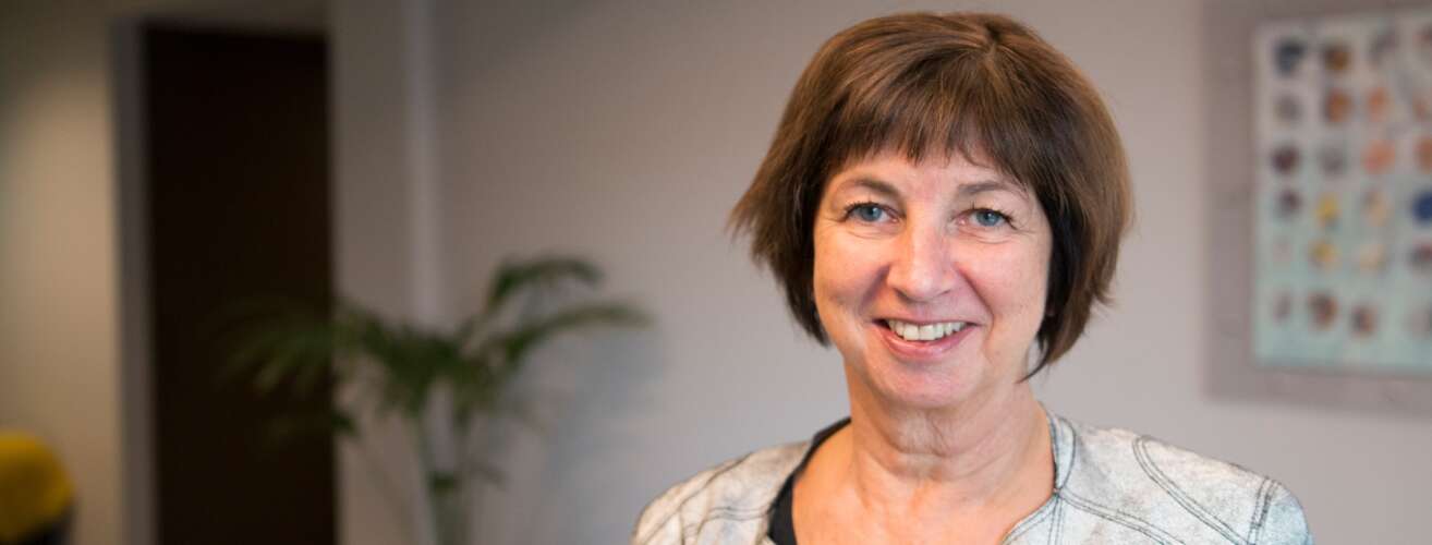 Sigrun valgte jobb i blinde. Nå gir hun bort 15.000 kroner pr sekund