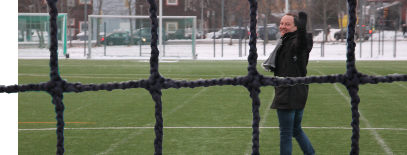 Sveinung sa farvel til toppjobb i HR. Nå er han frilanser