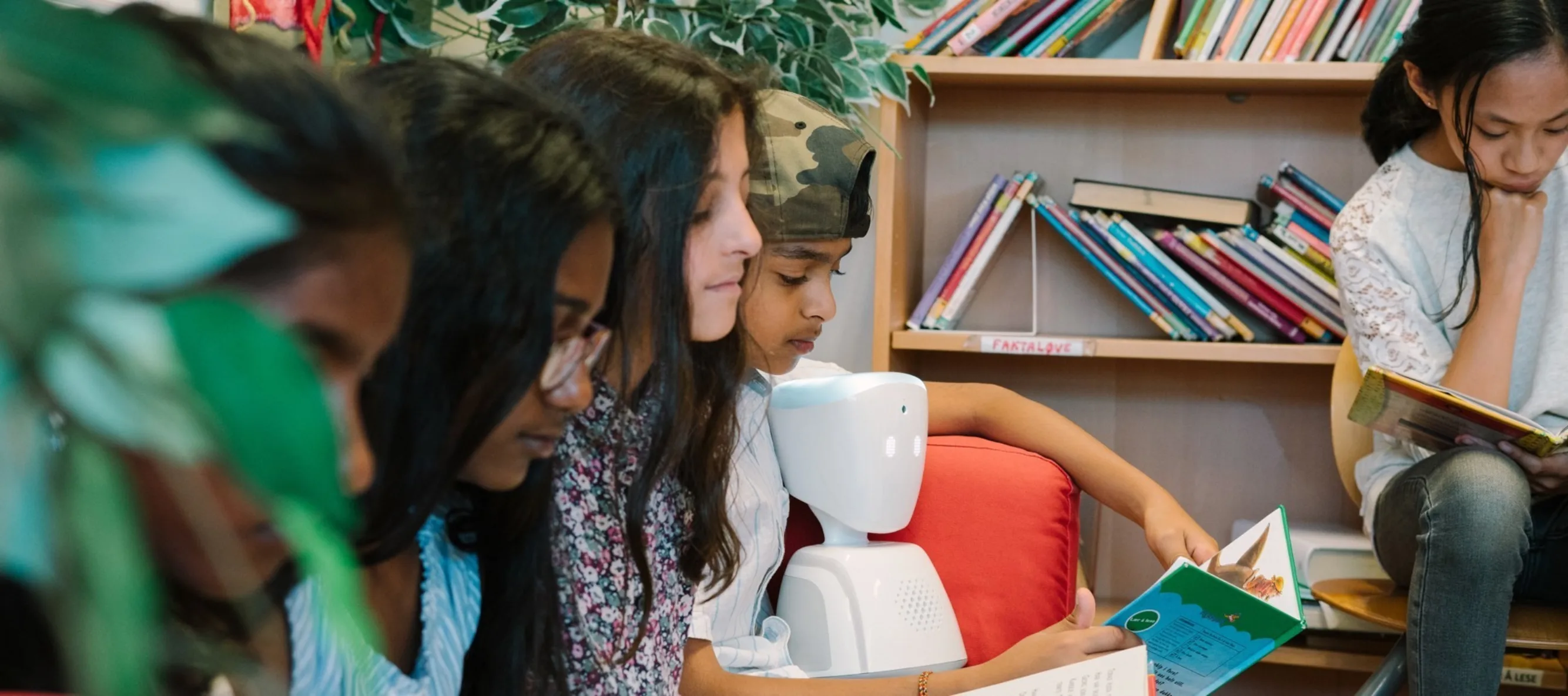 AV1 in couch toppbanner